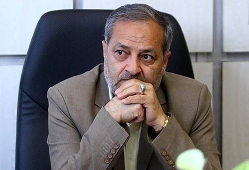 فیلم | حمله به وزیر آموزش و پرورش سر مزار دانش آموزان نخبه کرمانی