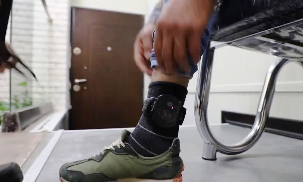 محکومیت حبس خانگی رئیس جمهوری پیشین با پابند الکترونیکی اجرا شد