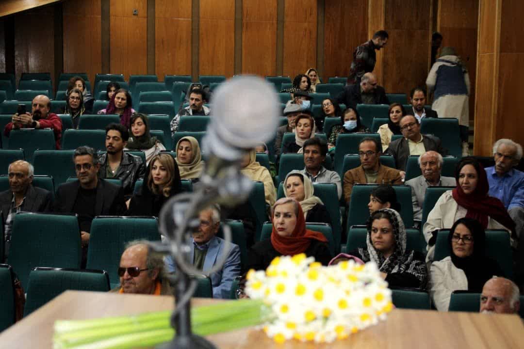 از قلعه ادریس نخستین اثر لیلا زیانی در تالار حافظ شیراز رونمایی شد