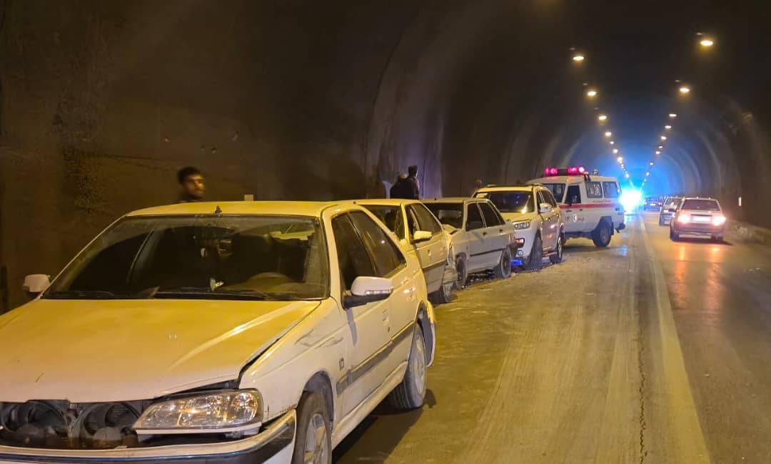 (+عکس)تصادف زنجیره‌ای پنج خودرو سواری در جاده رستم یاسوج