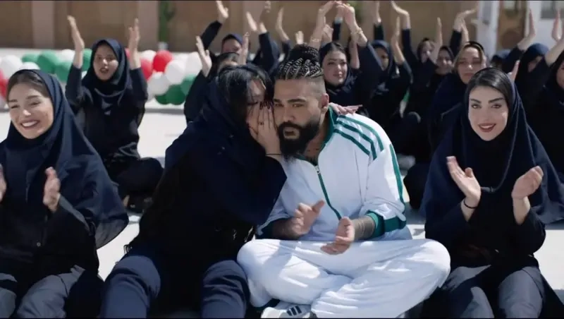 آرام جوینده در کلیپ جدید ساسی مانکن چه می‌کند؟