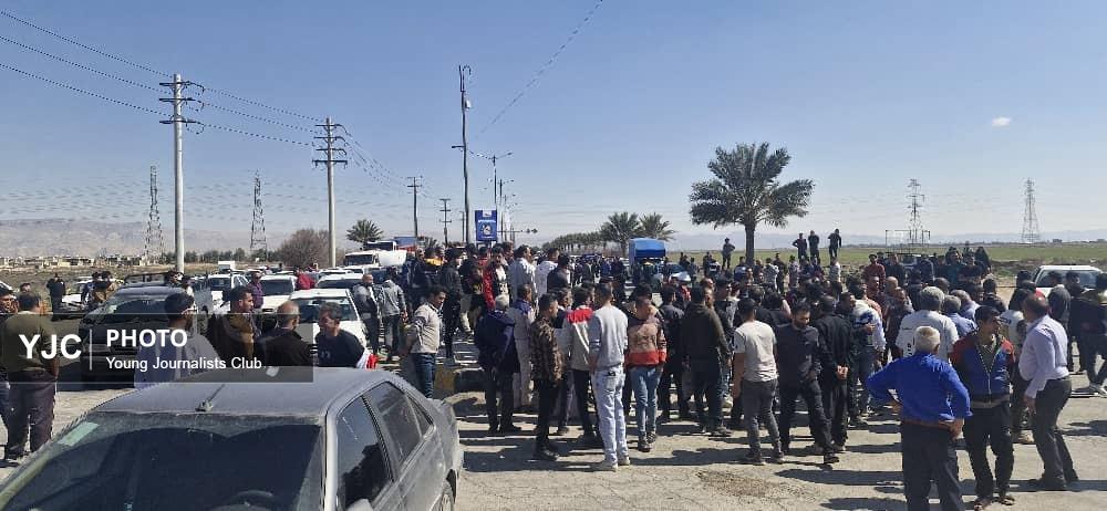 مسدود کردن مسیر کمربندی و شهرک صنعتی شیراز توسط اهالی گچی!