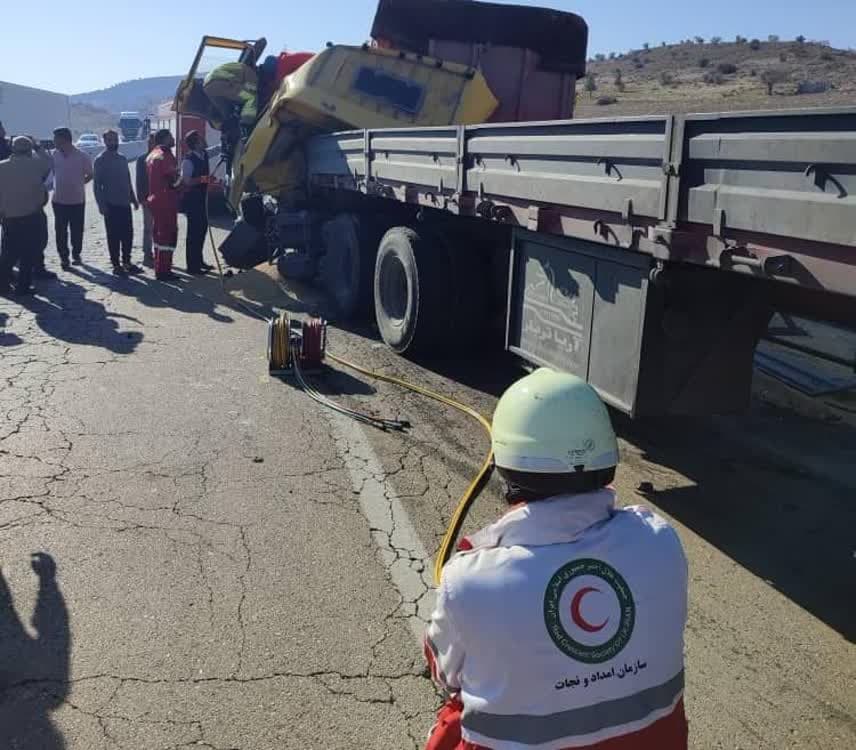 تصادف ۲ تریلی با یکدیگر در جاده شیراز به کازرون