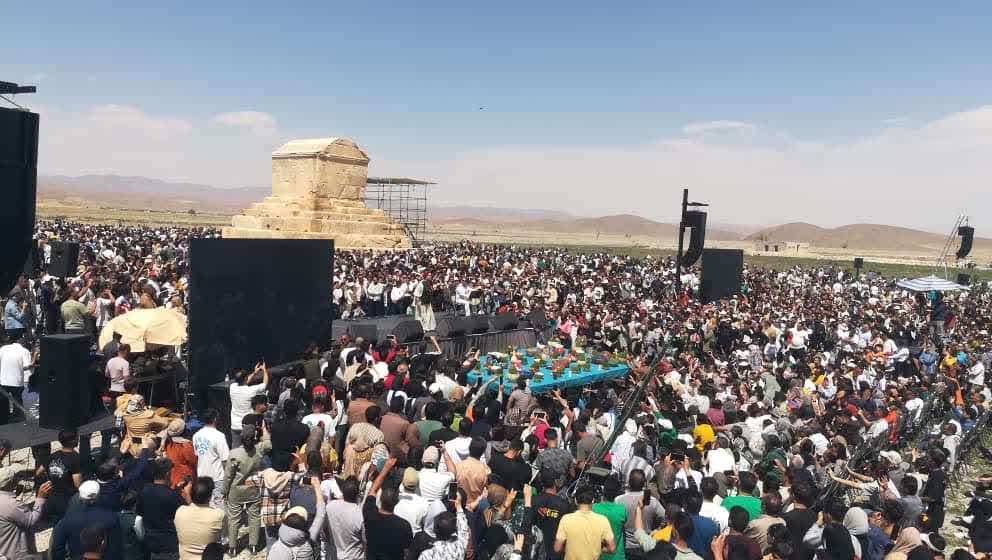 ۲۰ هزار نفر سال نو را در کنار آرامگاه کوروش کیبر آغاز کردند!