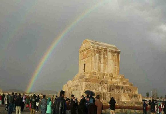 باران در آرامگاه کوروش کبیر