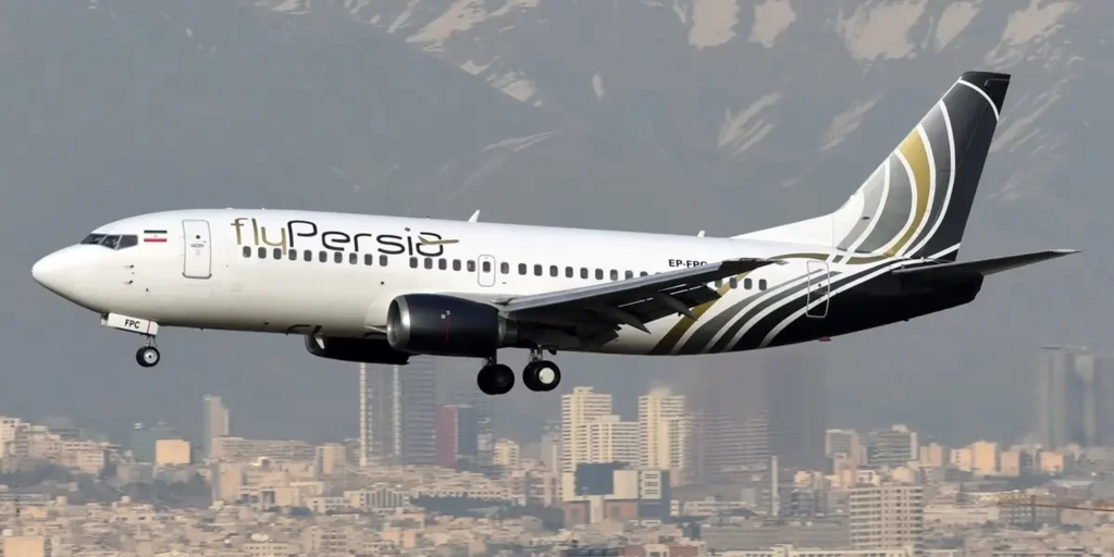 عکس باورنکردنی از برخورد عقاب با هواپیما در آسمان شیراز