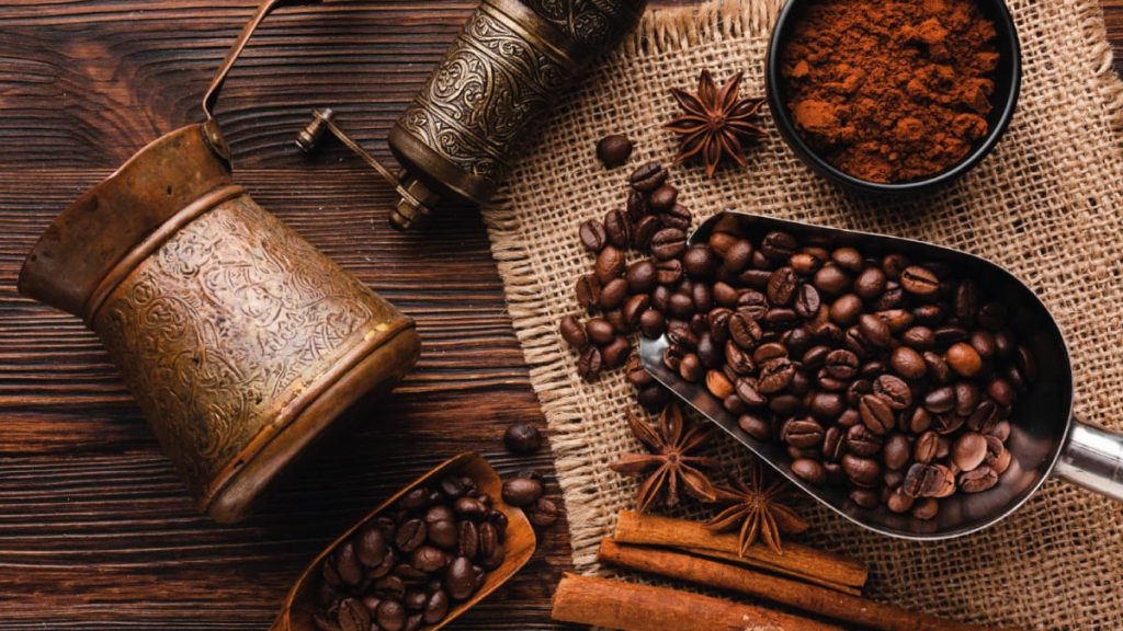 قهوه خورها آماده خداحافظی باشند: تلخ‌ و گران‌ می‌شود