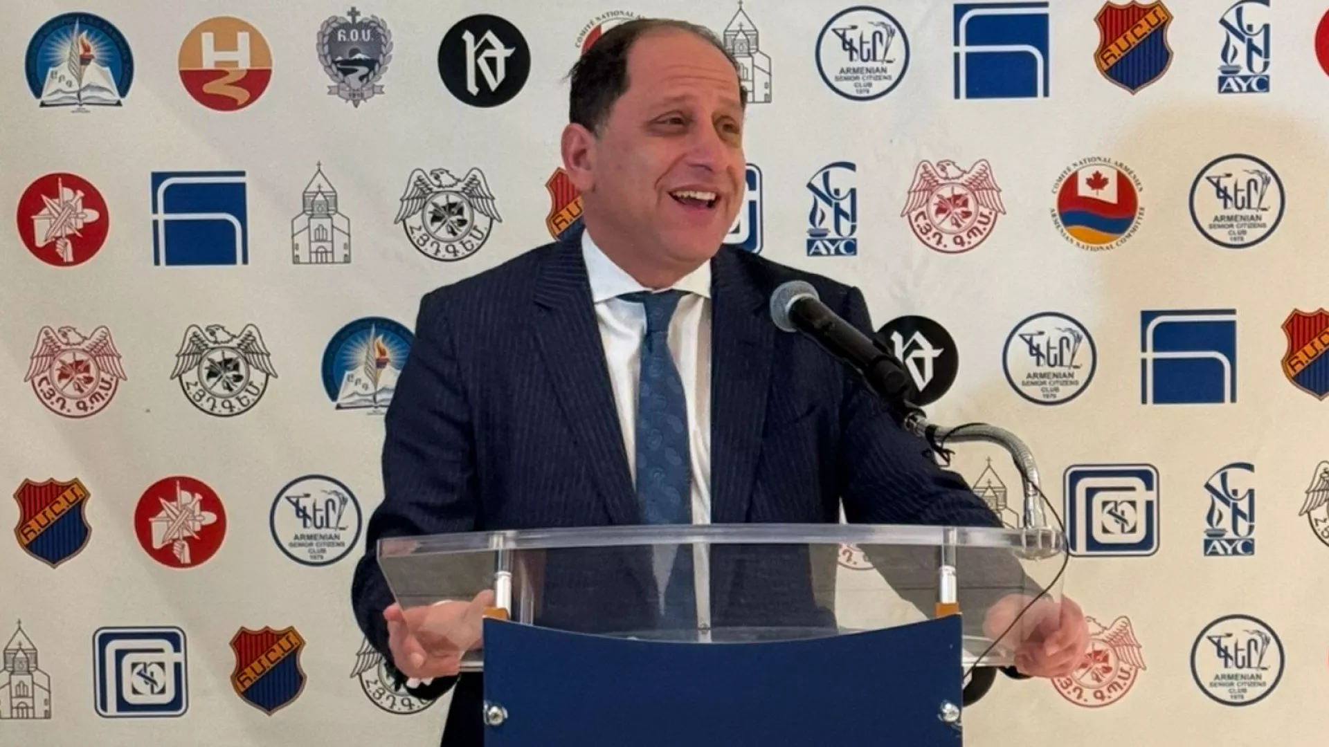 نوۀ عبدالحسین تیمورتاش وزیر دربار بسیار مشهور رضا شاه ؛ وزیر دولت جدید کانادا