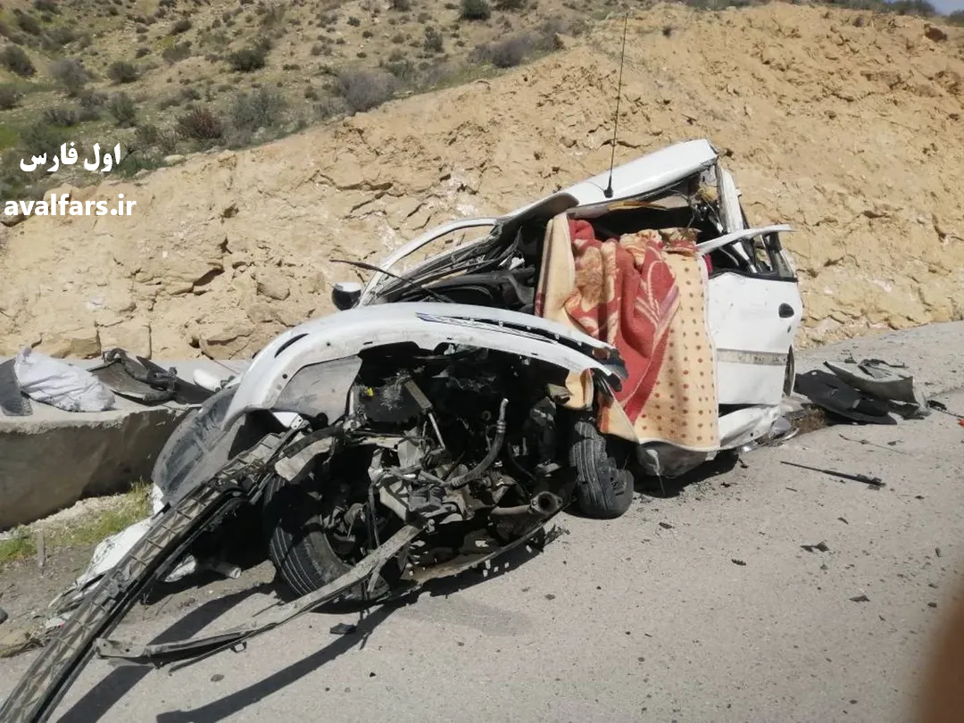 حلبی شدن ۲۰۶ پس از تصادف مرگبار در جاده فراشبند-فیروزآباد