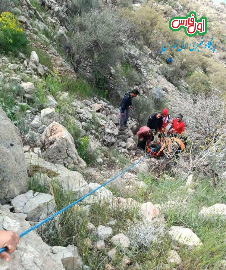 سقوط مرگبار نیسان از کوه‌های دوان کازرون با ۳ قربانی