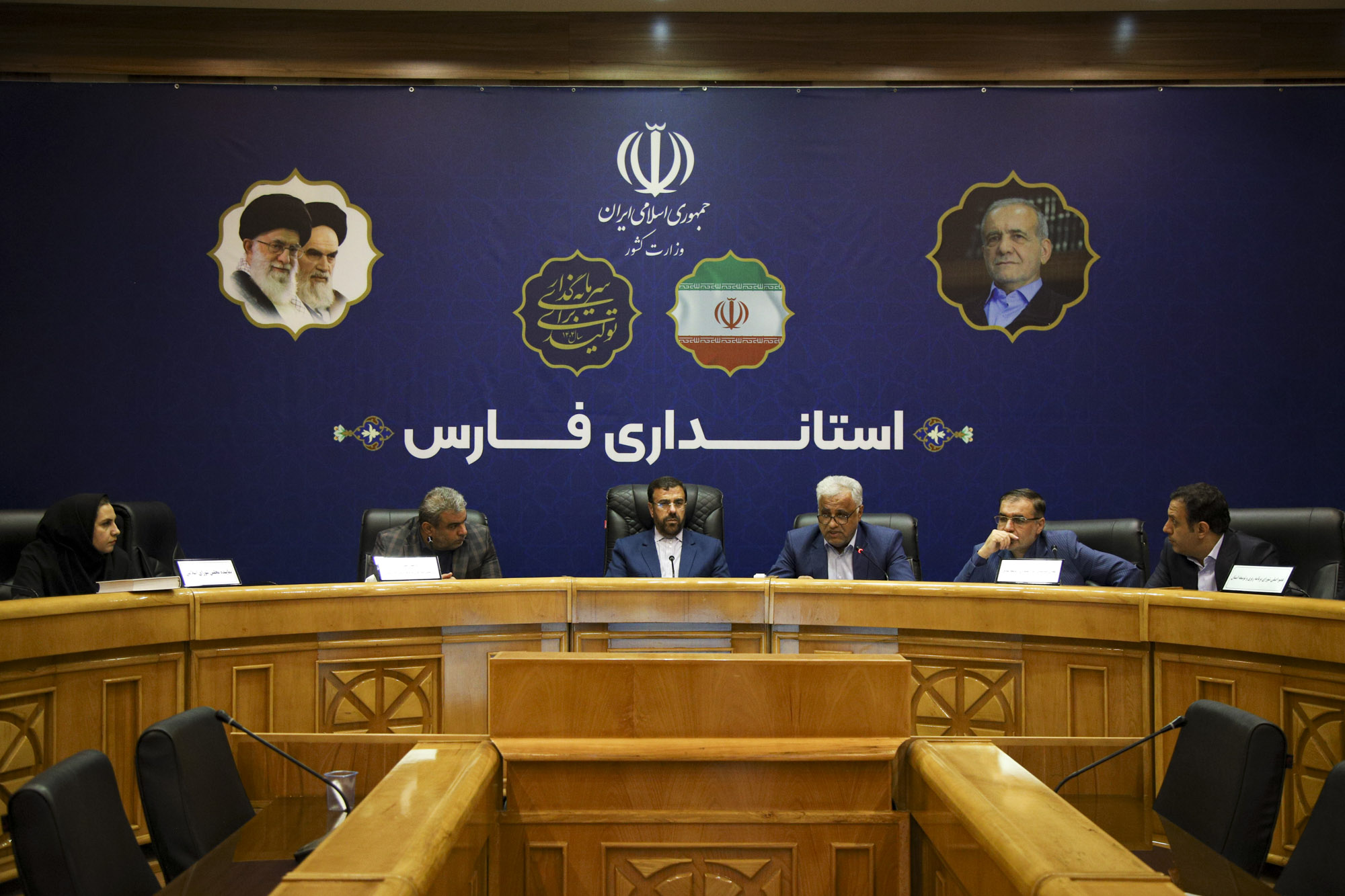 استاندار فارس : در زمینه طرح جامع توسعه گردشگری شیراز با آیت الله دژکام و آیت‌الله کلانتری مشورت شود