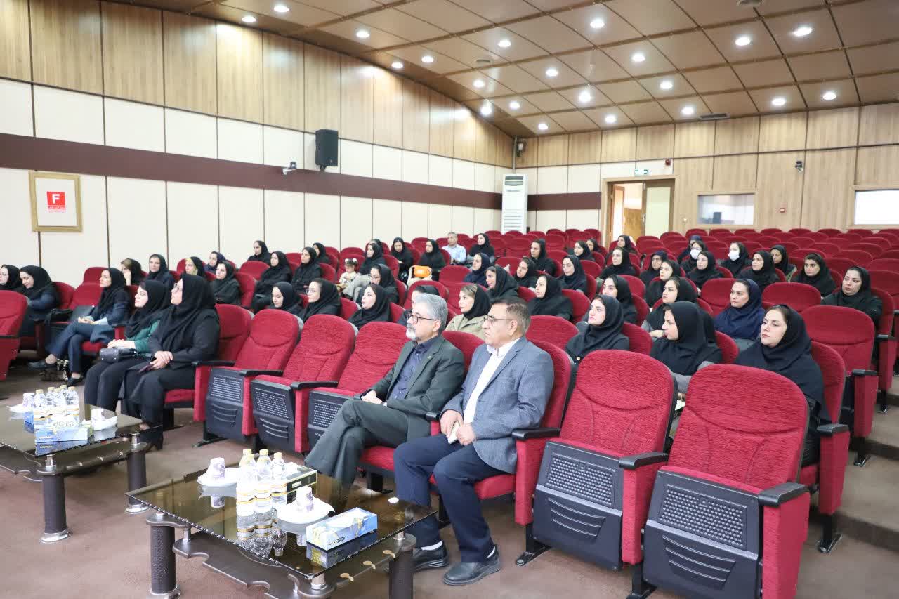 تقدیر از مراقبان سلامت برتر بخش‌های دولتی و خصوصی فارس توسط دانشگاه علوم پزشکی شیراز