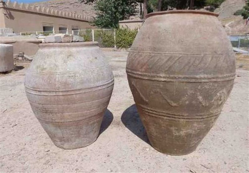 فیلم کشف خمره بزرگ دوره هخامنشی در جاده مرودشت به ارسنجان