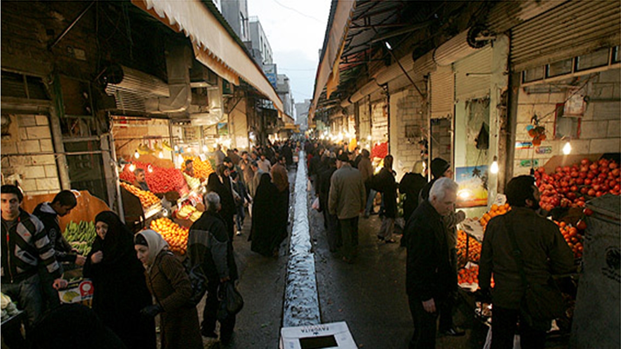 بساط میوه ،مرغ و ماهی فروشان دروازه کازرون همچنان برپاست آقای شهردار شیراز؟