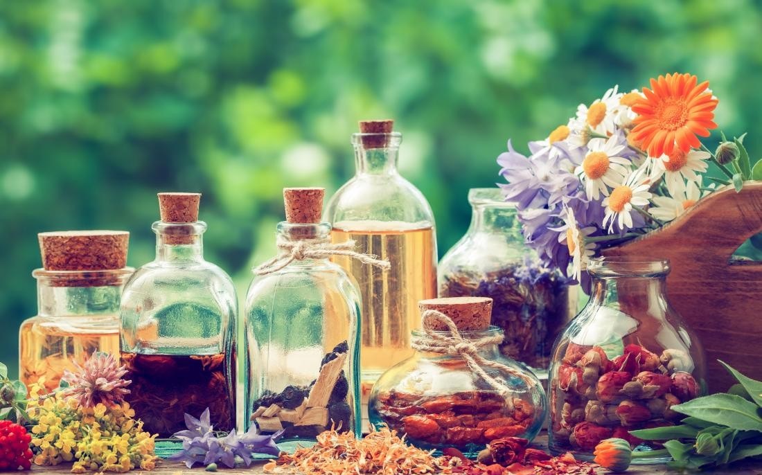 در بسیاری از عرقیات گیاهی متانول، فلزات سنگین، سموم و آلودگی میکروبی وجود دارد