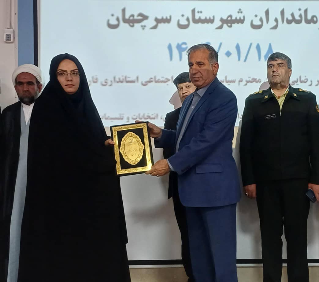 معاون سیاسی ادعا کرد: استاندار فارس، استاندار اولین‌هاست !