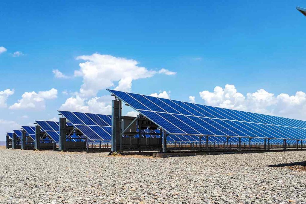 اجباری شدن نصب نیروگاه خورشیدی در ساختمان‌های بالای ۴ طبقه در استان فارس