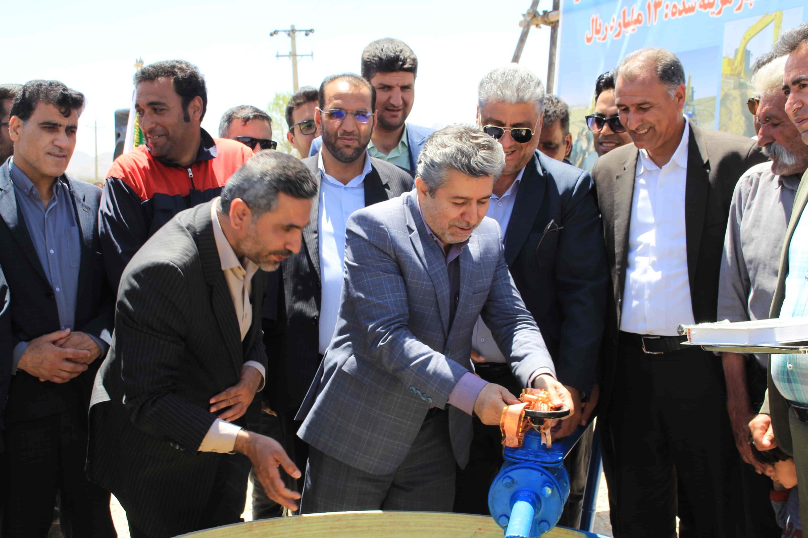 افتتاح طرح آبرسانی محله بنگشت و دیدار معاون استاندار با کارکنان فرمانداری خرم بید