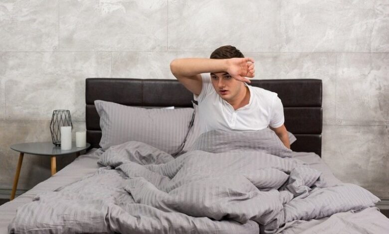 علت تعریق شبانه چیست و چگونه از آن جلوگیری کنیم؟ 1 علت تعریق شبانه