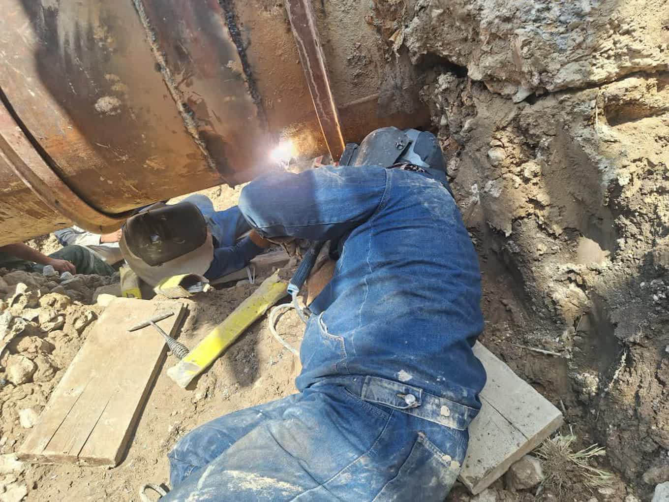 موفقیت عملیات جهادی در تعمیر خط آبرسانی شیراز و مرودشت +عکس