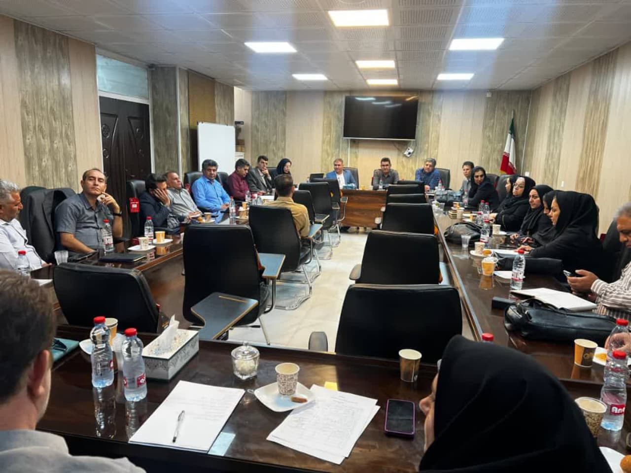 نشست هم‌اندیشی مدیران عامل تعاونی‌های روستایی شیراز با محوریت “روستا بازار” برگزار شد