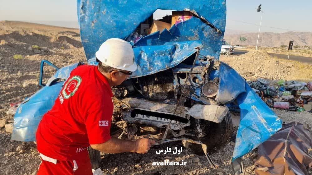 عکس وانت نیسان قاتل در جاده جهرم-سروستان که راننده اش به آمبولانس نرسید