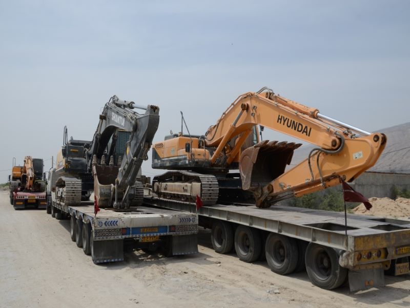 دستگیری ۴ راننده حین جابجایی بیل های مکانیکی در مهر فارس