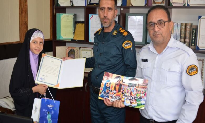 معاون فرهنگی و اجتماعی پلیس فارس از دانش آموز نویسنده شیرازی تجلیل کرد 1 تجلیل معاون اجتماعی