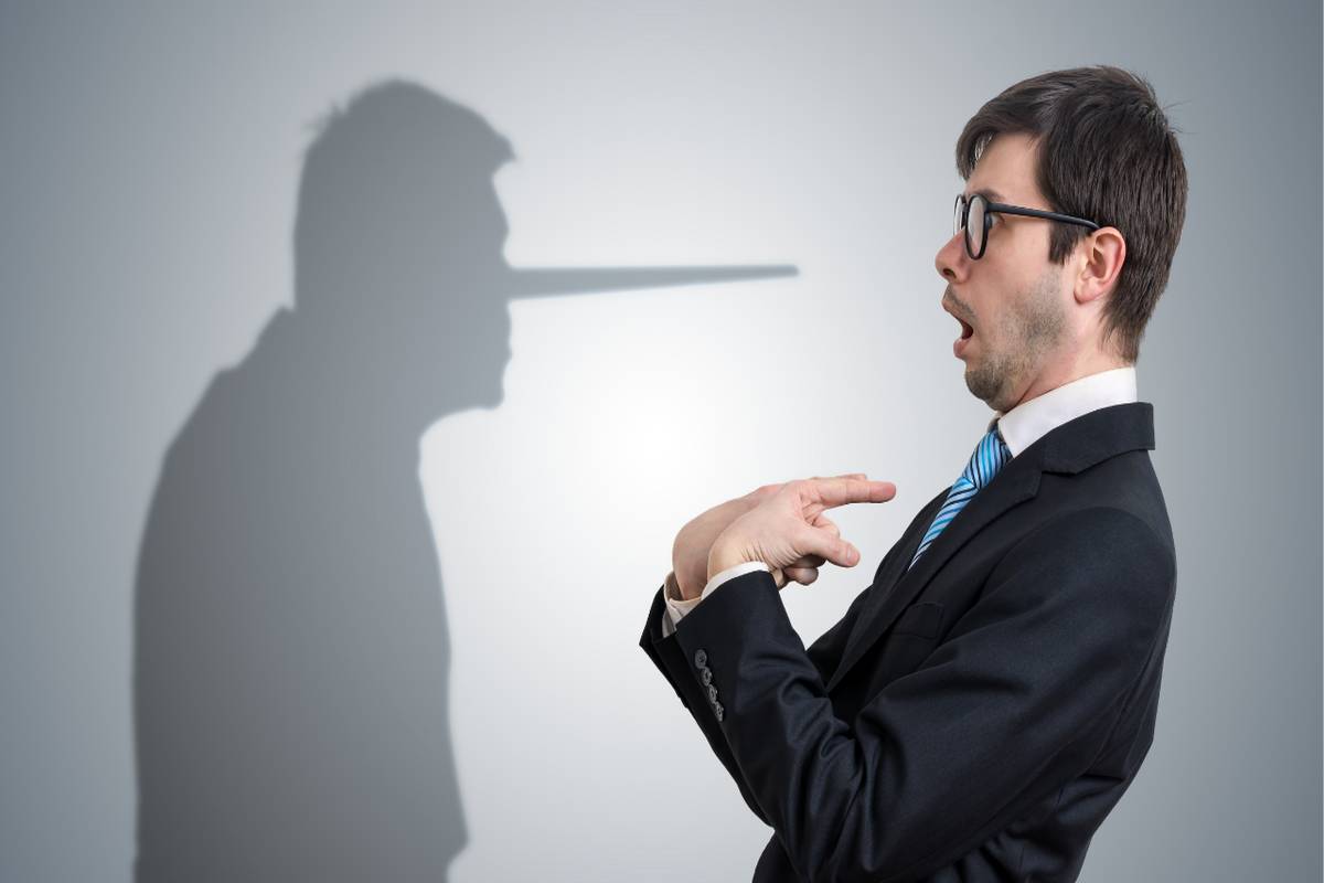 آدم‌های دروغگو‌ از این دو کلمه زیاد استفاده می‌کنند