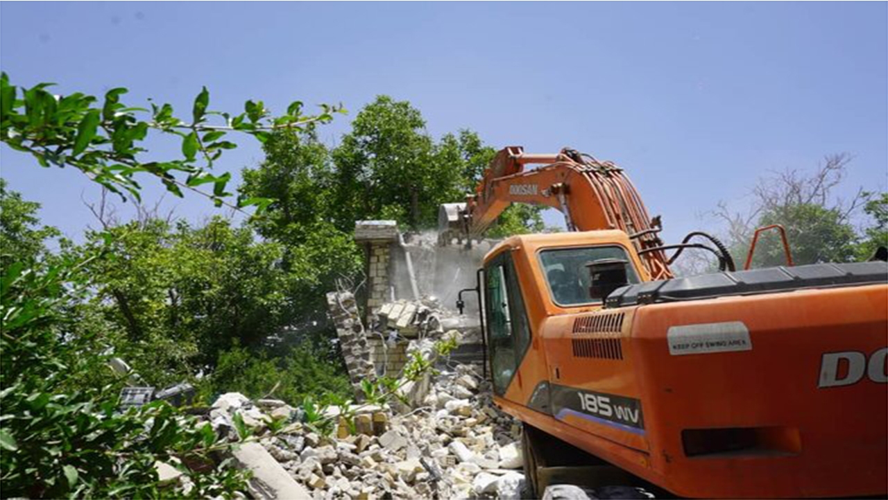 هیاهوی معاون شهردار شیراز برای تخریب یک ساخت‌وساز در باغات /نابودی روزانه ۲۴ متر از باغات قصردشت