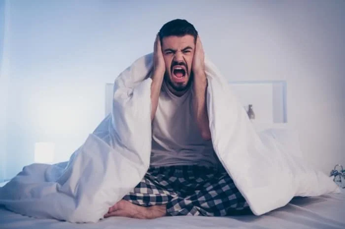 عواقب خوابیدن با ناراحتی