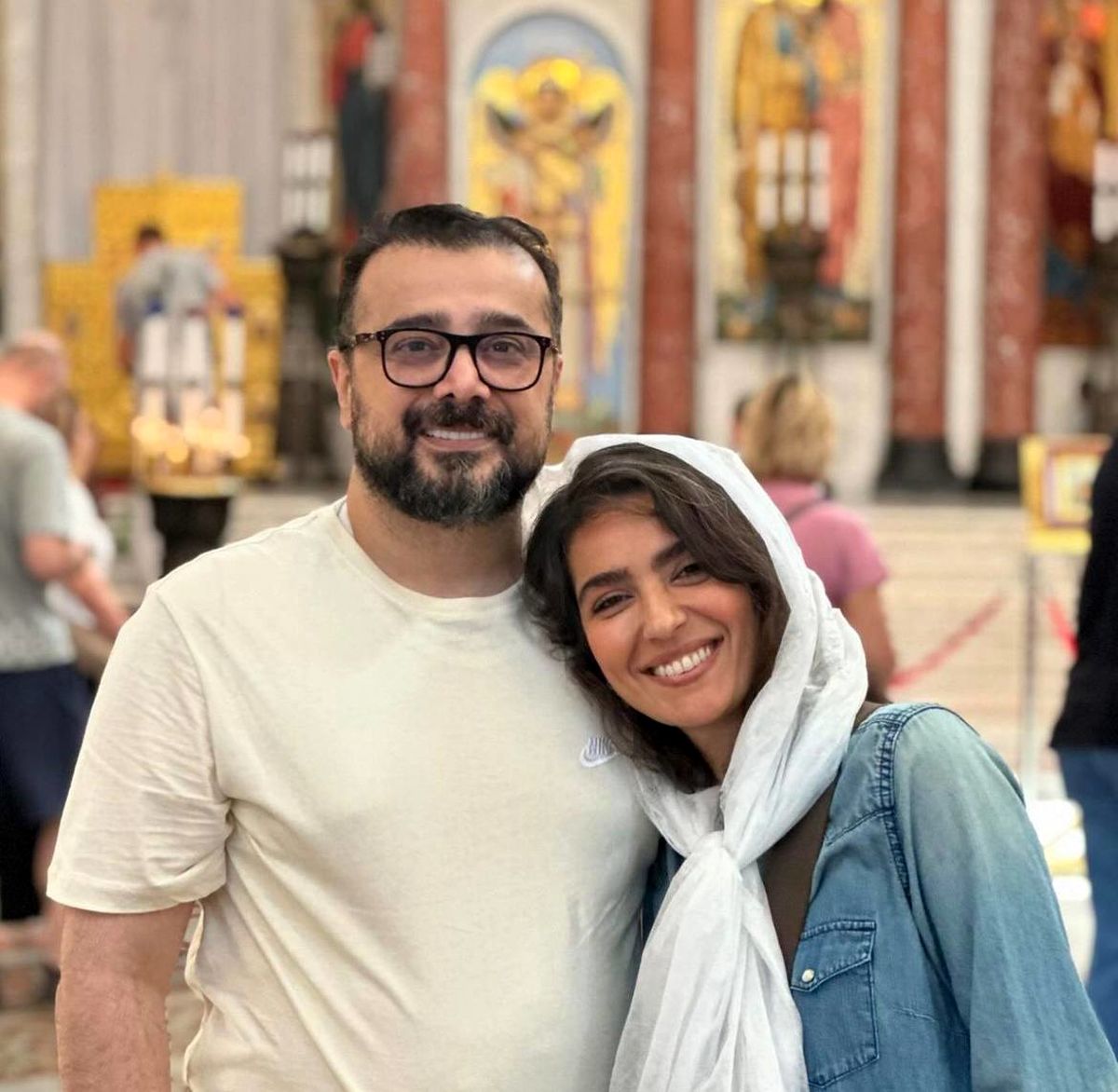 تبریک تولد زیبا و صمیمی مونا کرمی به  کمند امیرسلیمانی