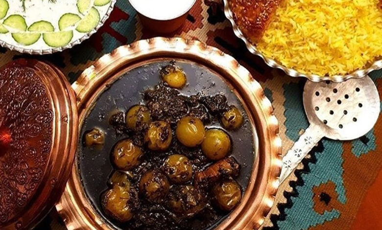 خورشت گوجه سبز با مرغ