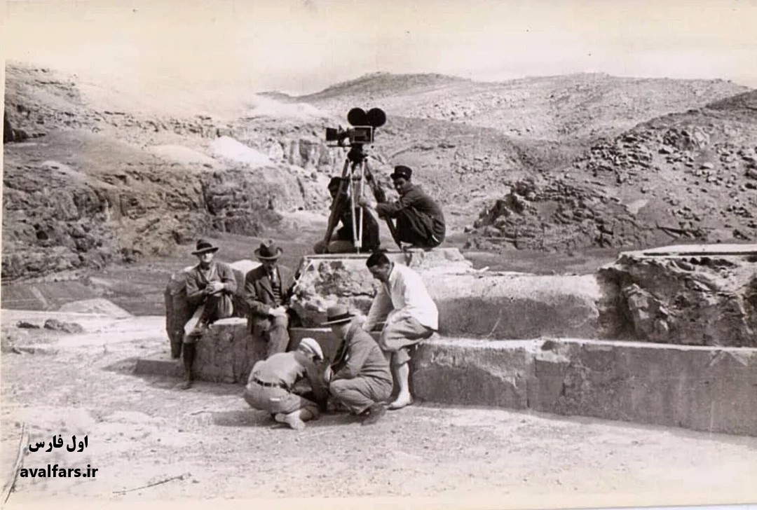 گروه فیلم‌برداری دانشگاه شیکاگو در تخت جمشید سال ۱۳۱۱