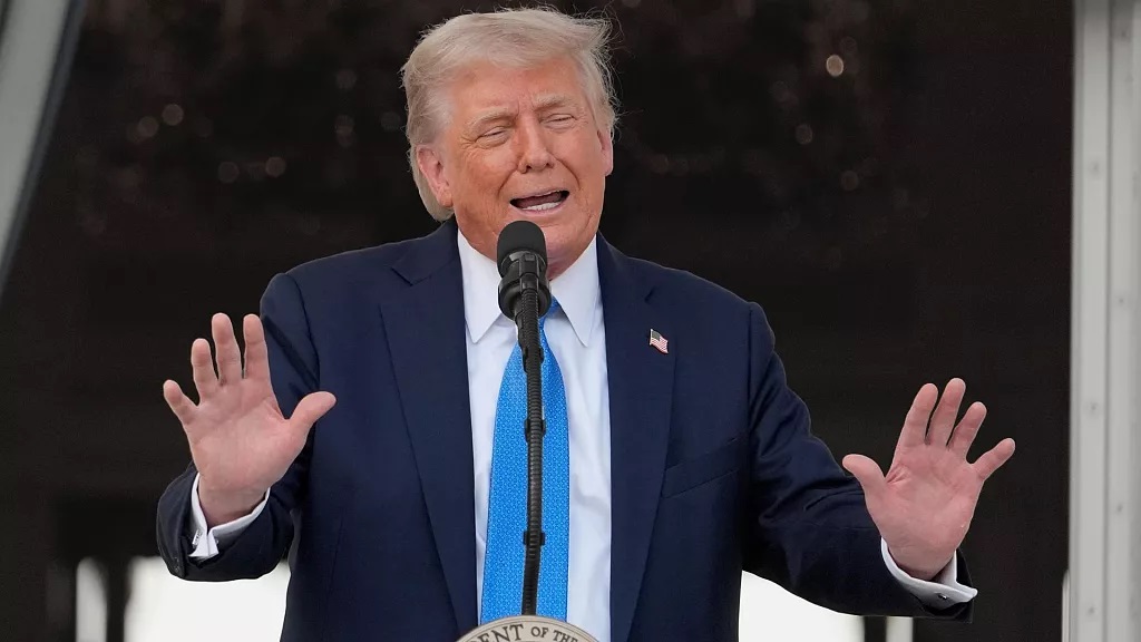 ترامپ: همه باید فوراً از تهران خارج شوند/ایران باید همان توافقی را امضا می‌کرد که از آن‌ها خواسته بودم