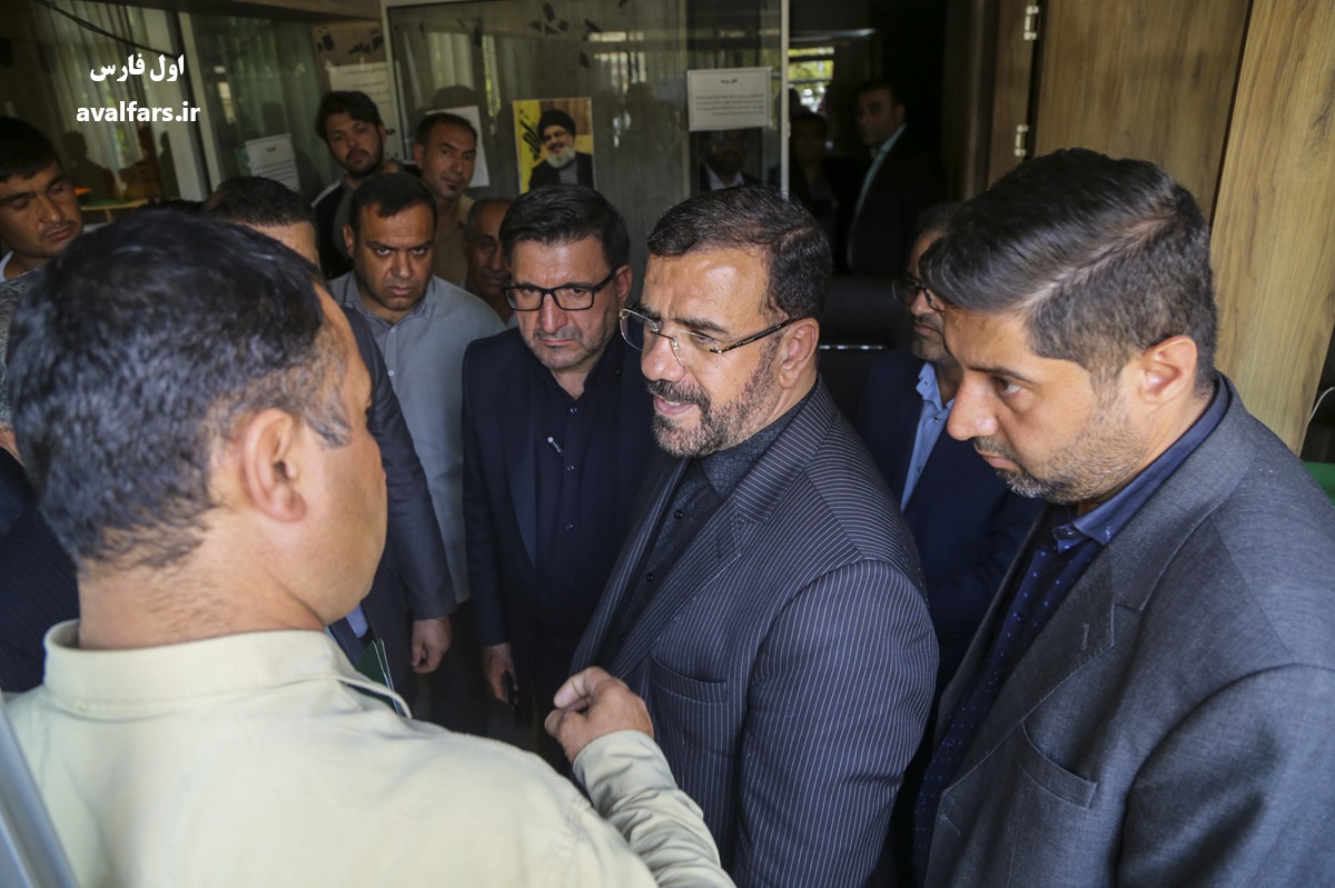 خش و بش استاندار فارس با افغانستانی‌های اخراجی در دهپیاله شیراز+عکس