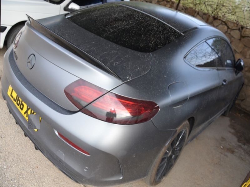 در فارس: باند سارقان قهوه‌خانه منهدم، محموله مرغ غیربهداشتی توقیف و بنز ۱۵۰ میلیاردی کشف شد!