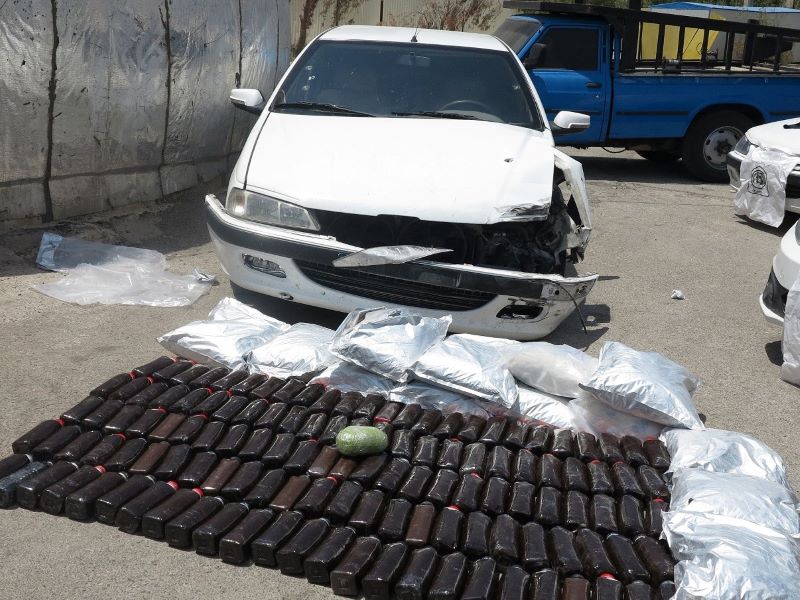 توقیف پژو پارس با ۲۴۴ کیلوگرم تریاک در محور  قیروکارزین-جهرم