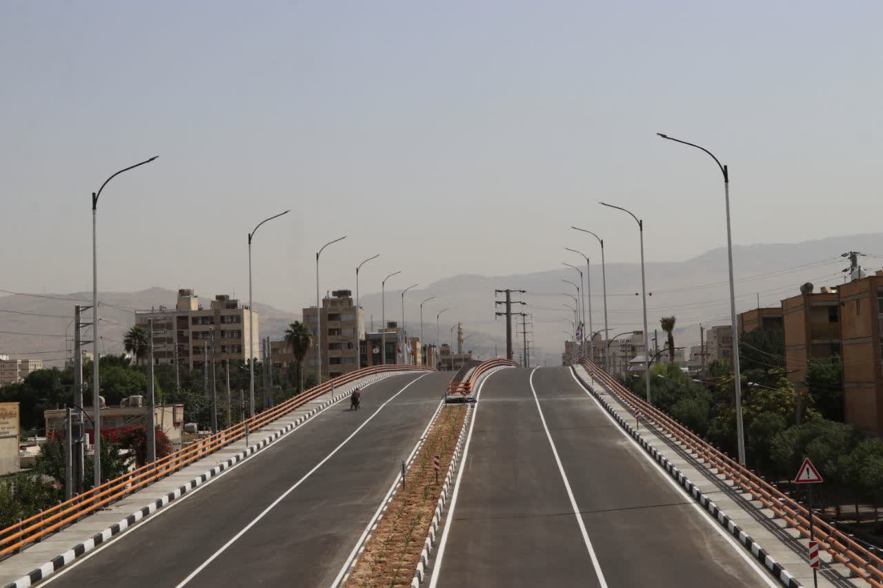 رونمایی از چندین پروژه‌ توسعه شهری در مرحله ۴۸ جهش عمرانی کلان‌شهر شیراز