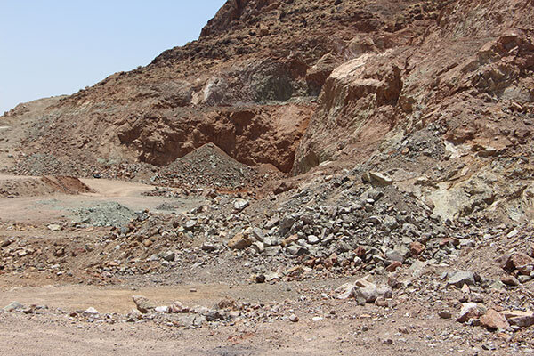 معدن کاوی در دهمورد
