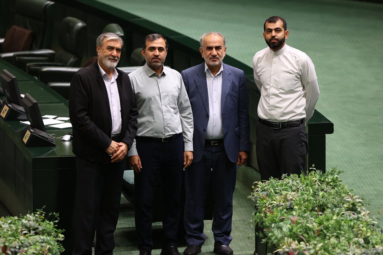 لغو سفر وزیر راه و شهرسازی به فارس در پی اعتراض چهار نماینده شیراز و زرقان