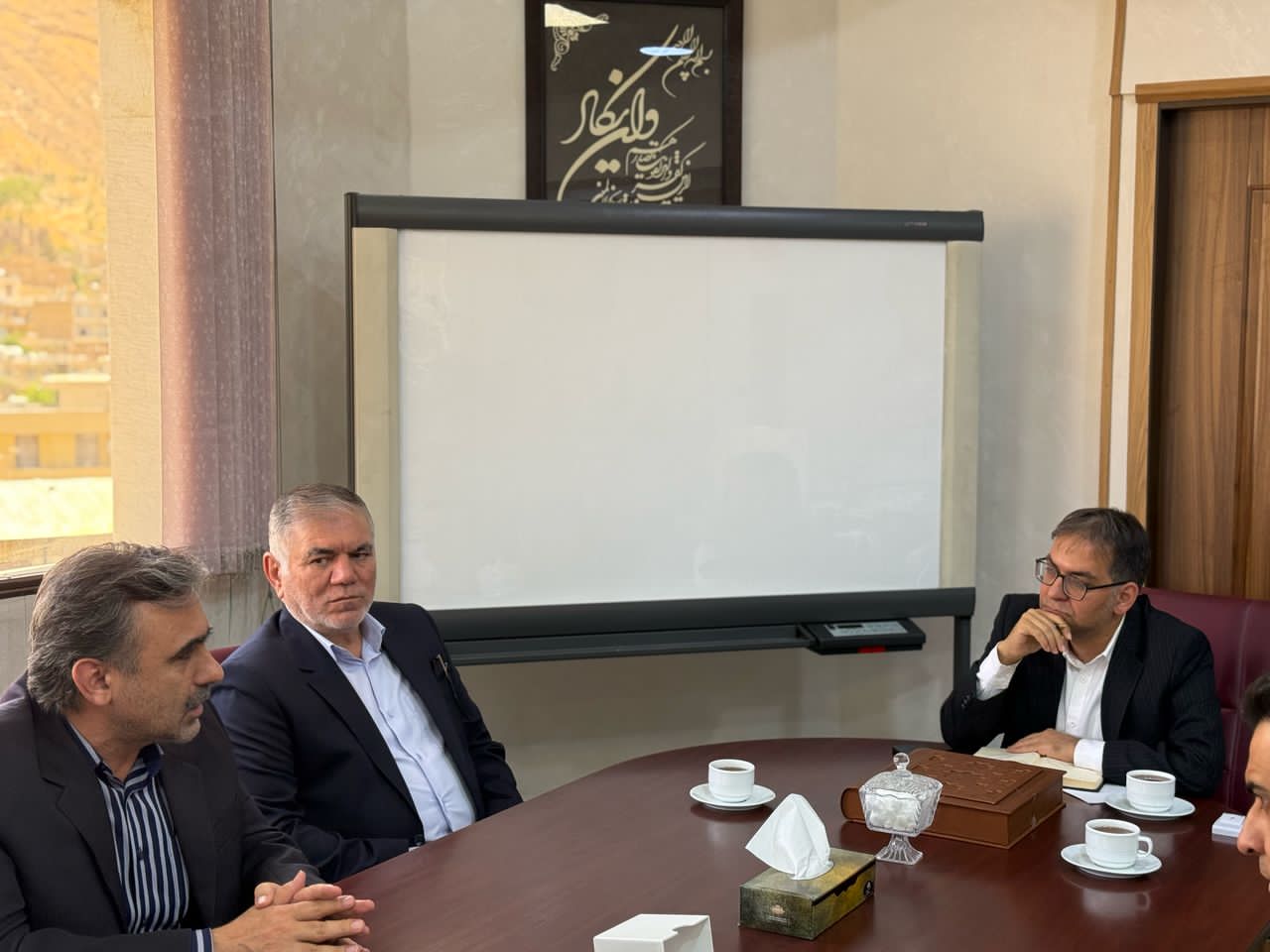 دیدار مدیرکل صمت فارس و مدیرعامل منطقه ویژه اقتصادی شیراز برای رفع موانع تولید و حمایت از بخش خصوصی