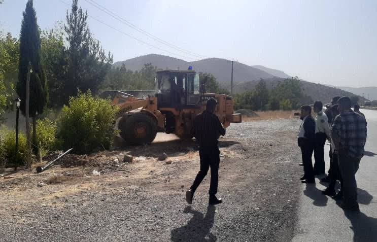 تخریب ۳۰۱ ساخت‌وساز غیرمجاز در حریم راه‌های استان توسط راهداری فارس