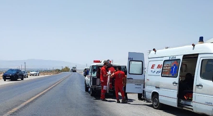 تصادف شدید پژو ۴۰۵ با پراید در جاده داراب-بندرعباس با ۸ مصدوم