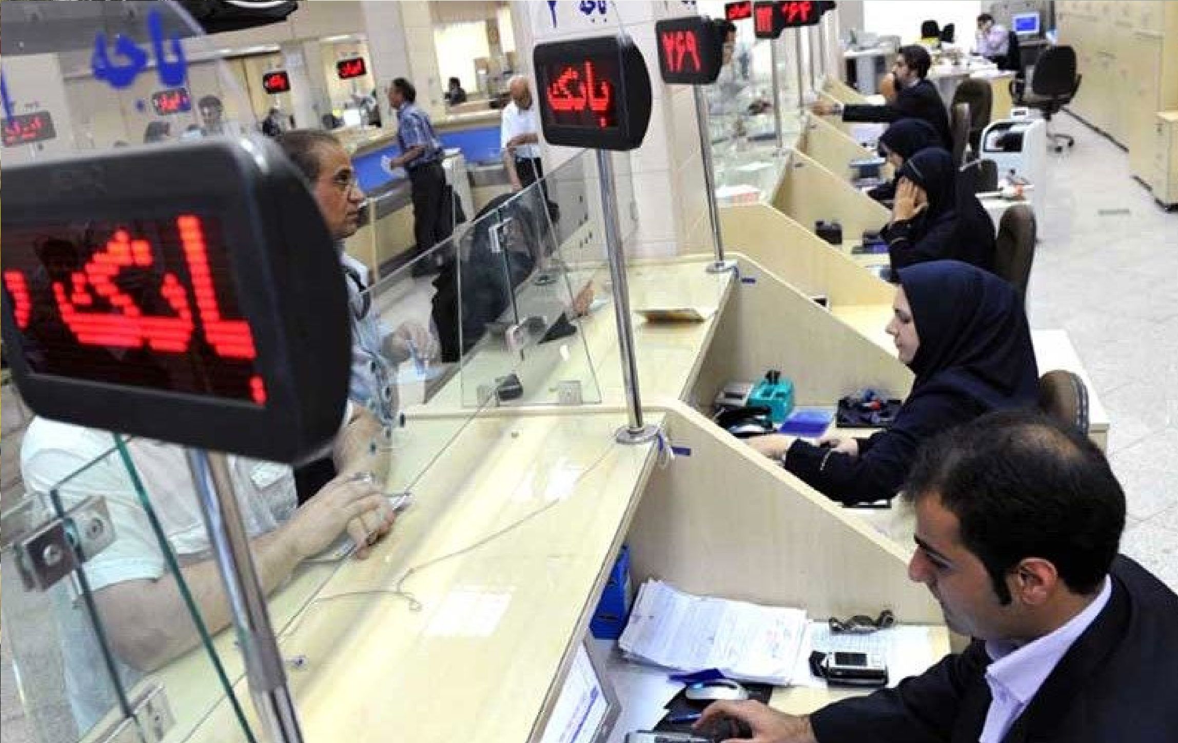 اعتراض شهردار صدرا به نابسامانی وضعیت بانک ها: شهروندان ناچار به شیراز می‌روند