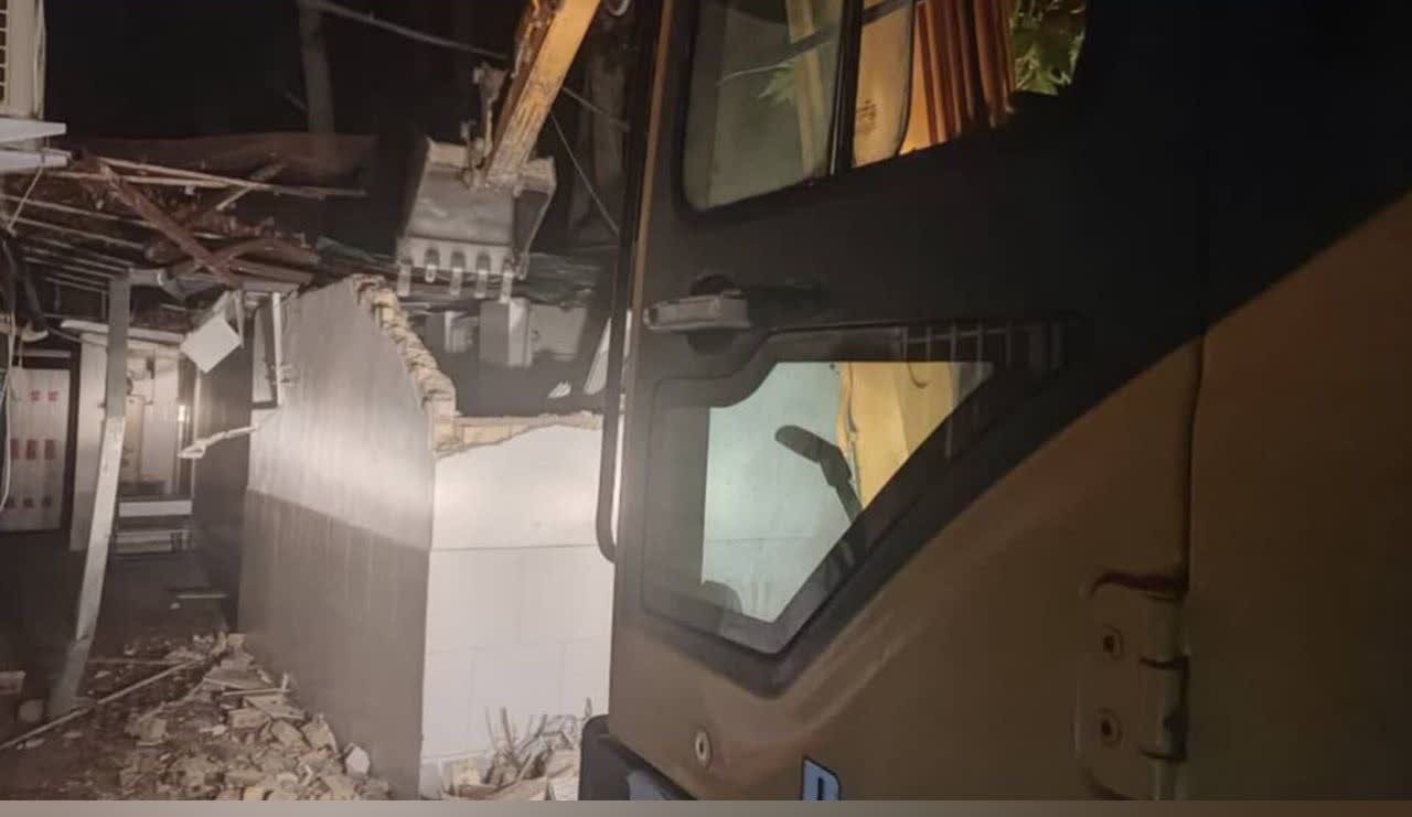 بخشی از ساختمان مدرسه مهرتابان در شیراز توسط شهرداری تخریب شد