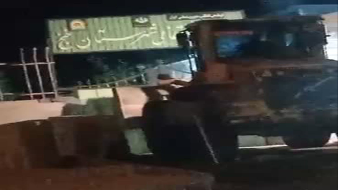 حمله به درب ستاد انتظامی خنج با لودر بخاطر دو افغانستانی غیرقانونی