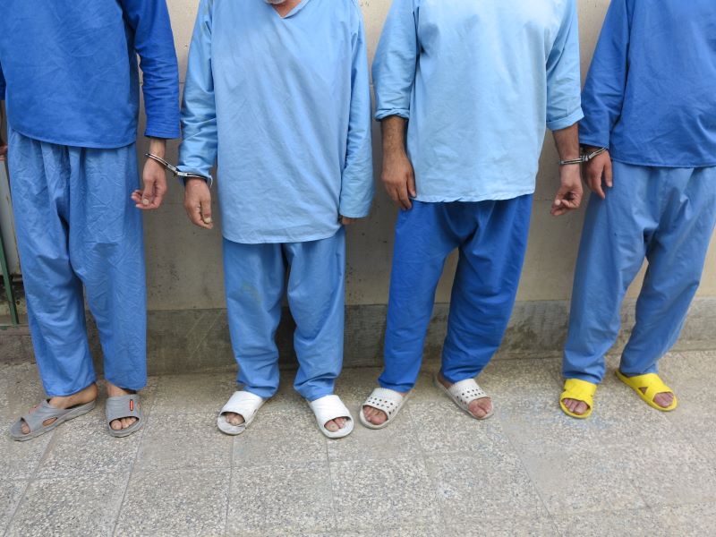 عکس دزدان موتورسیکلت و مالخران داراب که فقط پایشان پیداست !