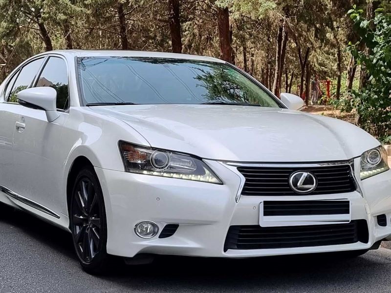 لکسوس ۳۳۰ میلیاردی در تعمیرگاهی در شیراز توقیف شد