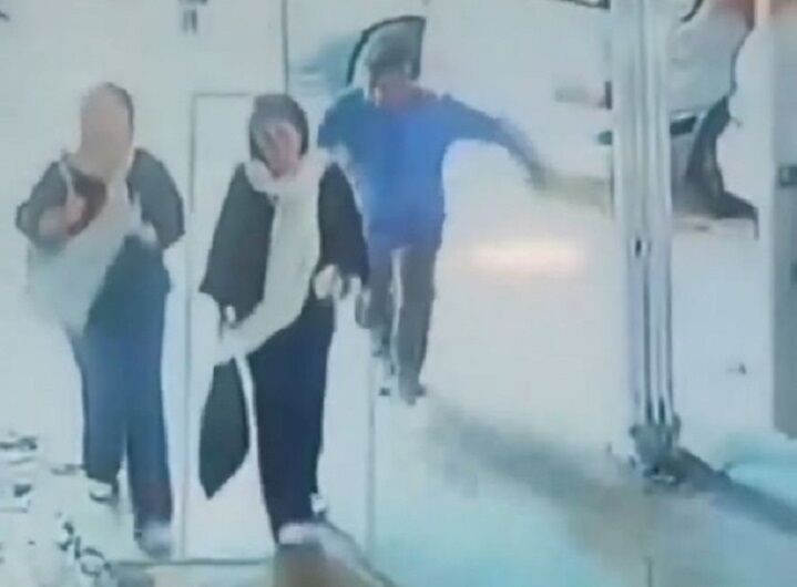 کلیپ لحظه حمله دیوانه‌وار به یک دختر در شهر گچساران